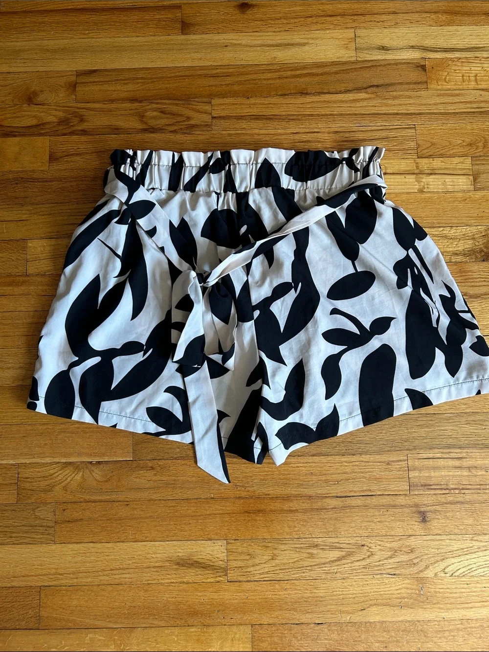 SHEIN Curve Black & Cream Tie-Waist Women’s Shorts 2X